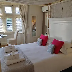 Nocleg ze śniadaniem The House Boutique - In-room Breakfast - Free Parking, Bath